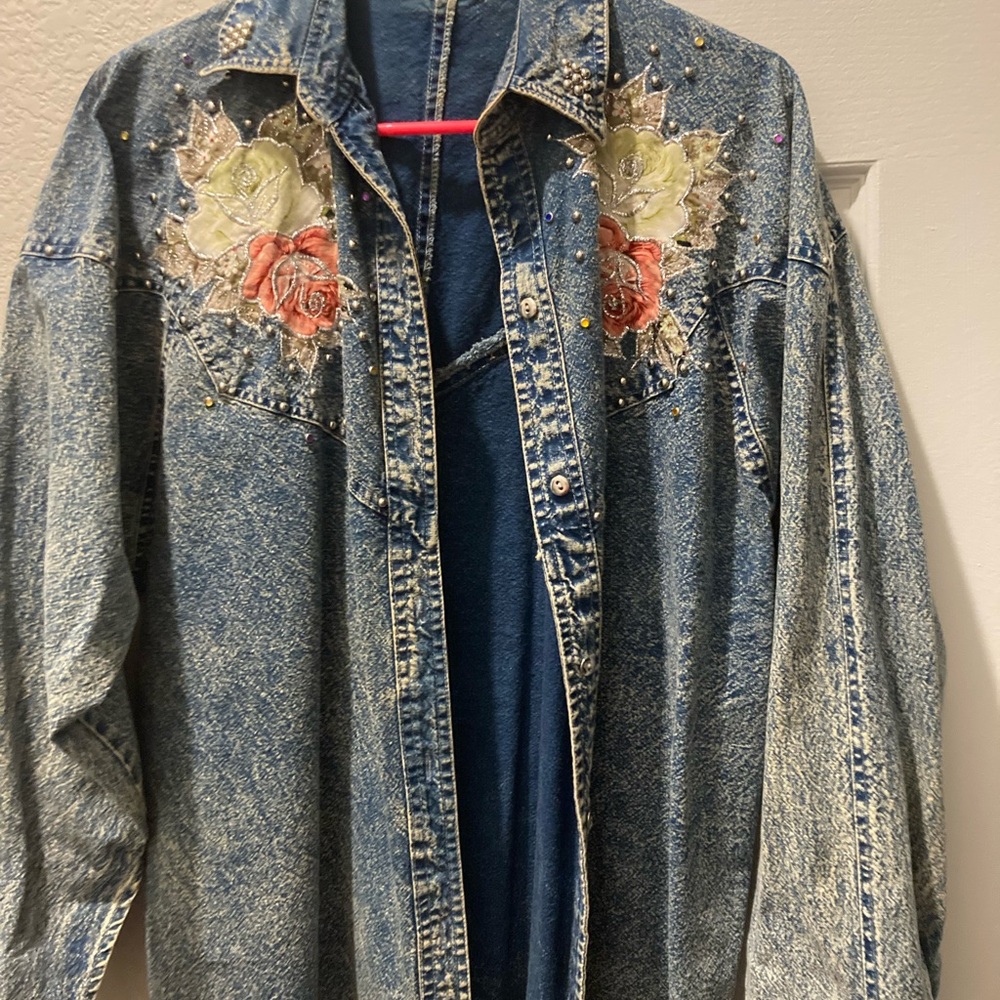 Vintage 80s jean jacket with rhinestones. Excellent condition. - Picture 3 of 6